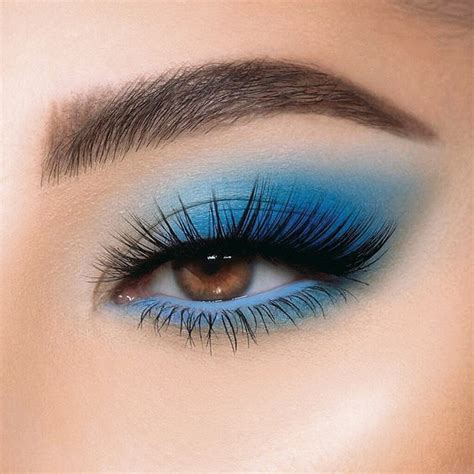 eyeshadow looks with blue eyeliner.